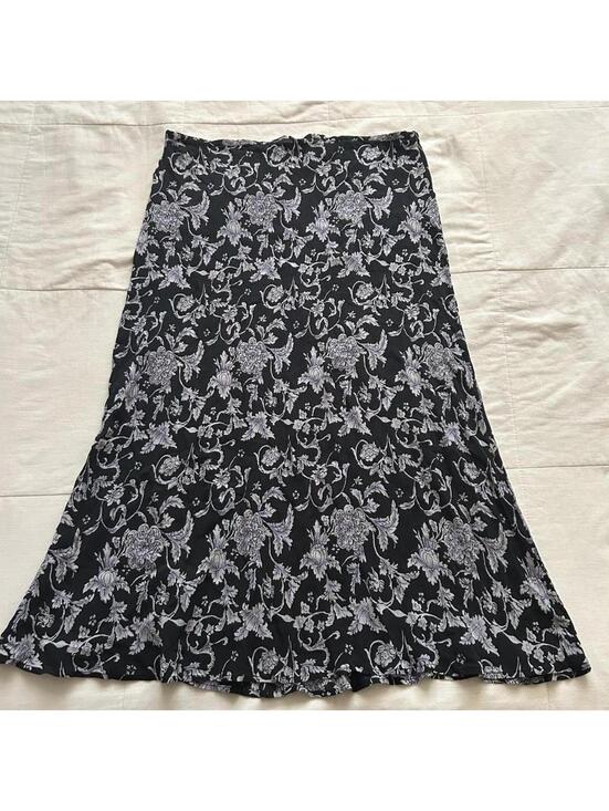 Dresses & Skirts - Black & purple floral textured silk midi skirt with zipper closure